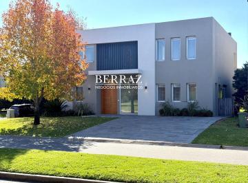 Casa · 280m² · 6 Ambientes · 2 Cocheras · Casa Alquiler 6 Ambientes en Ayres Plaza Pilar Lote de 600 m²