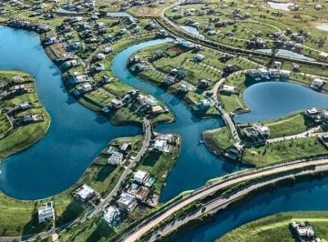 Terreno · 697m² · Lote en Venta en Puerto del Lago, Amarras, Escobar