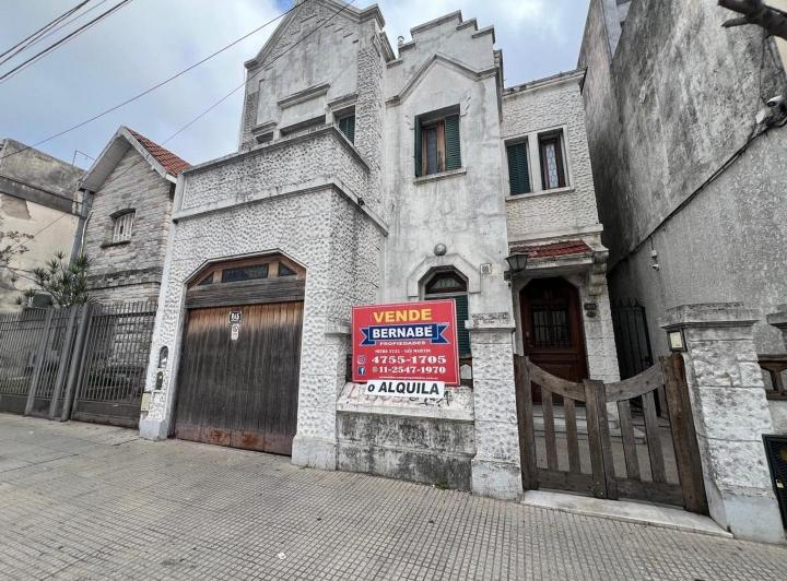 Casa · 298m² · 5 Ambientes · 1 Cochera