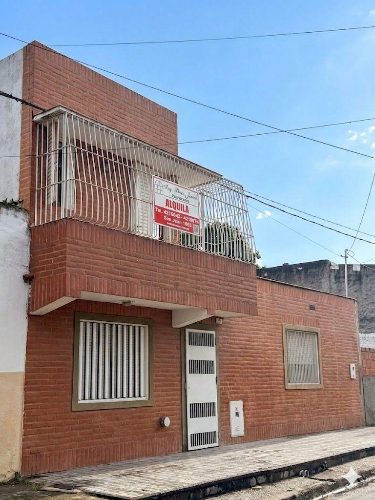 PJE AZOPARDO 1400. Entre Esq av alem