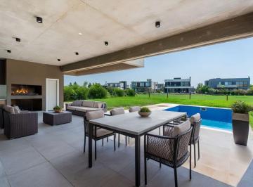 Casa · 250m² · 4 Ambientes · 2 Cocheras · Casa Venta Terralagos 3 Dorm., con Piscina.