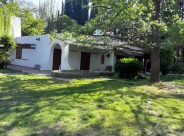 Casa de 4 ambientes, Chacras de Coria · Alquiler de Casa con Hermoso Jardin en Chacras