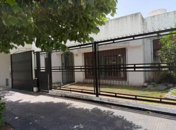 Casa · 136m² · 5 Ambientes · 2 Cocheras · Casa en Venta 5 Amb. Monte Grande Zona Tranquila