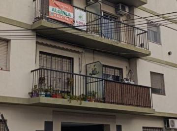 Departamento de 4 ambientes, Quilmes · Amplio Departamento Al Frente – Muy Luminoso