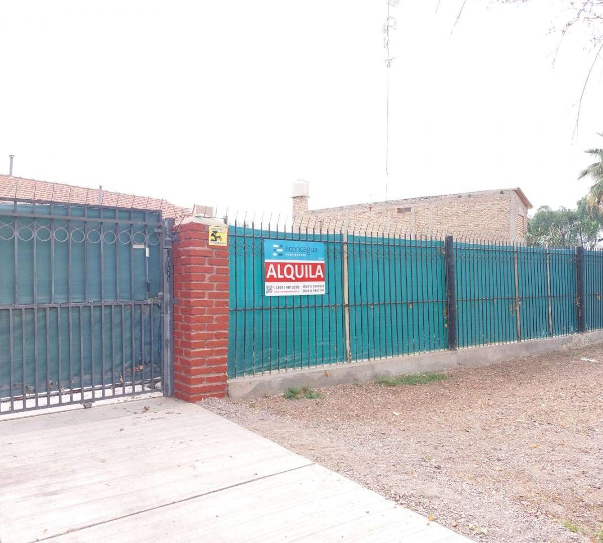 Vieytes 7698. Entre Juan josé paso y San isidro