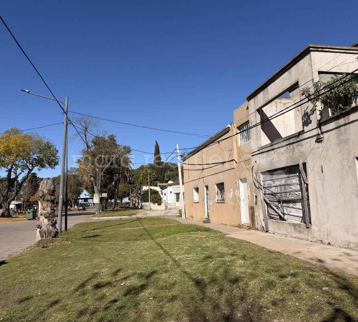 Av Peron . Entre Av. Cordoba y Dolores