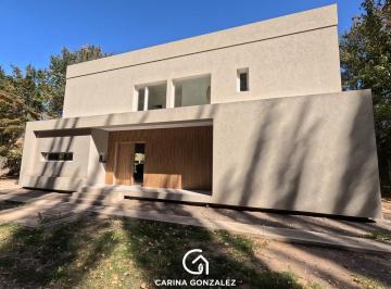 Casa · 200m² · 9 Ambientes · 2 Cocheras · Casa B° Privado Laguna Blanca
