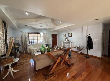 Casa · 350m² · 10 Ambientes · 2 Cocheras · Casa en Venta en Mataderos, Capital Federal
