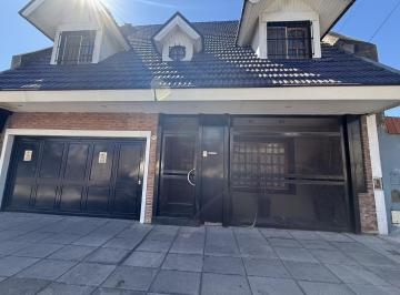 Casa · 350m² · 10 Ambientes · 2 Cocheras · Casa en Venta en Mataderos, Capital Federal