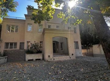 Casa · 470m² · 8 Ambientes · 1 Cochera · Moderna Casa en Venta en Acassuso en Libertador Al Rio, Jardin y Pileta