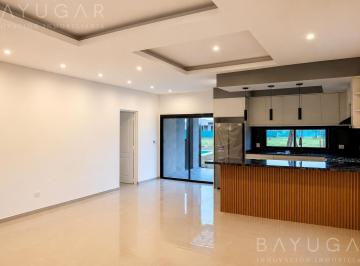 Casa · 124m² · 4 Ambientes · 5 Cocheras · Venta Casa - Barrio Santa Sofia - a Estrenar