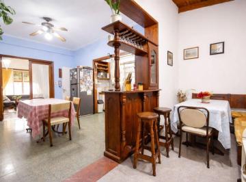 Casa · 330m² · 5 Ambientes · 2 Cocheras · Casa en Venta Temperley - Gran Lote 688 m²