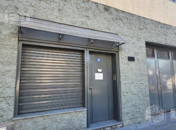 Depósito · 330m² · Depósito en Ciudadela en Dos Plantas, con Entrada Para Camiones y Trifasica