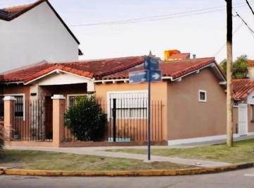 Casa · 174m² · 4 Ambientes · 2 Cocheras · Casa Sobre Lote Propio de 10 X 24