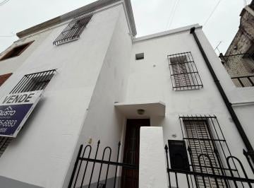 Casa · 131m² · 4 Ambientes · Casa en Venta - Barrio de Flores