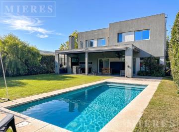 Casa · 184m² · 5 Ambientes · 3 Cocheras · Casa en Venta en La Comarca Sobre Lote Interno.