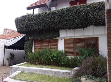 Casa · 169m² · 6 Ambientes · 1 Cochera · Casa con Consultorio/oficina en Ubicación Estratégica