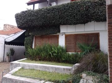 Casa · 169m² · 4 Ambientes · 1 Cochera · Casa con Consultorio/oficina en Ubicación Estratégica