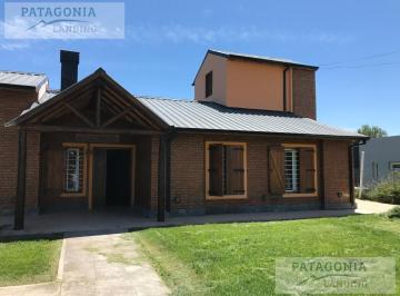 Casa · 223m² · 5 Ambientes · 2 Cocheras · Casa en Plottier