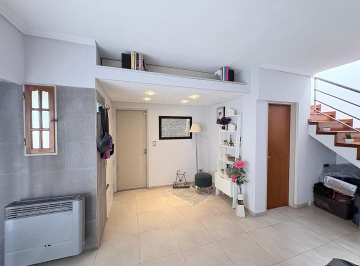 Casa · 240m² · 6 Ambientes · 2 Cocheras