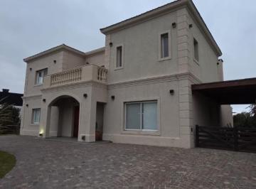 Casa · 232m² · 4 Ambientes · 6 Cocheras · Hermosa Casa a La Venta en Los Talas