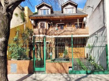Casa de 6 ambientes, Parque Chacabuco · Casa en Venta 6 Amb, Pisicina, Parrilla, Garaje, Sotano!