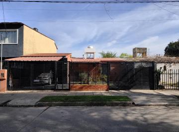 Foto · Usd 70.000 Casa de 3 Dorm. Gran Patio Taller Sobre Lote de 250 m en Los Jacarandaes