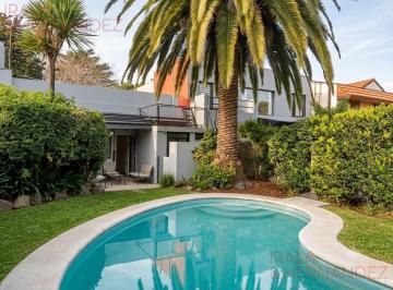 Casa · 100m² · 4 Ambientes · 1 Cochera · Alquiler Casa con Pileta y Jardín en Olivos