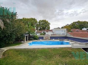 Casa · 916m² · 8 Ambientes · 4 Cocheras · Venta Casa 8 Ambientes Jardin Pileta Vicente López
