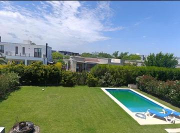 Casa · 175m² · 6 Ambientes · 3 Cocheras · Casa en Venta de Dos Plantas en Lote Interno en Canton Puerto