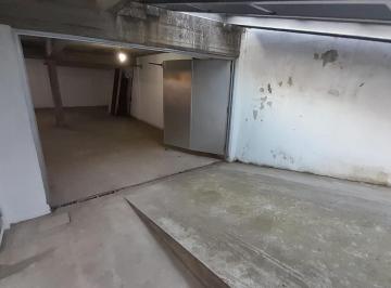Bodega-Galpón · 82m² · 1 Ambiente · Leer Aviso! Deposito Pb Al Fondo. Inmejorable Ubicacion.
