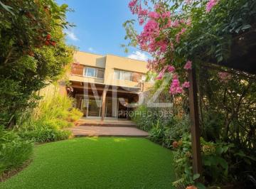 Casa · 138m² · 3 Dormitorios · 2 Cocheras · Casa en Venta con Jardín Sobre El Lago en Nordelta