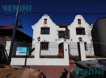 Casa · 482m² · 7 Ambientes · 7 Cocheras · Venta Casa de Estilo Colonial de 7 Ambientes Reciclada a Nuevo