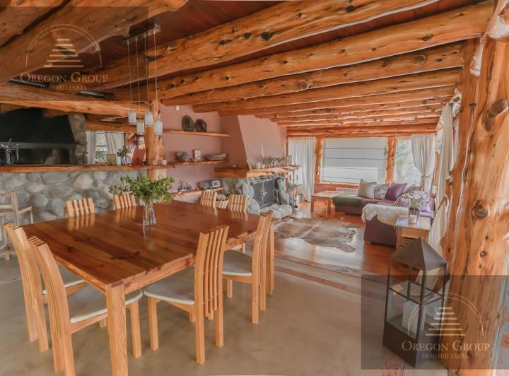 Casa · 261m² · 5 Ambientes · 1 Cochera