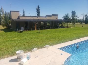 Quinta vacacional · 180m² · 6 Ambientes · 1 Cochera · Casa Quinta en Alquiler en Carlos Keen, Luján, G. B. a. Zona Oeste