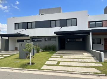 Casa de 6 ambientes, Córdoba · Dúplex Moderno de 3 Dorm. con Escritorio en Prados de Manantiales – Ubicación Premium
