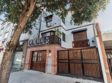 PH · 65m² · 2 Ambientes · 1 Cochera · Triplex de Categoría en Villa del Parque con Patio y Ambientes Súper Luminosos