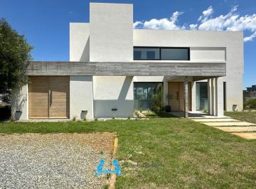 Casa de 5 ambientes, Costa Esmeralda · Casa en Venta con 241 m² con 4 Dorm. Costa Esmeralda Vista Directa a La Laguna