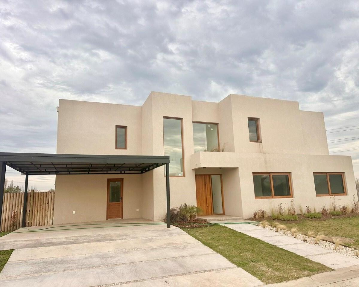 Laguna Grande - Villanueva 4400