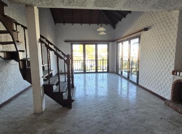 Casa · 180m² · 4 Ambientes · 1 Cochera · Alquiler 24 Meses Casa 4 Ambientes en Barrio San Carlos