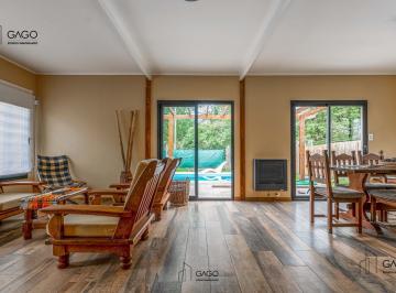 Casa · 80m² · 4 Ambientes · 1 Cochera · Casa en Venta 4 Ambientes Zona Constitución
