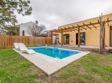 Casa · 80m² · 4 Ambientes · 1 Cochera · Casa en Venta 4 Ambientes Zona Constitución