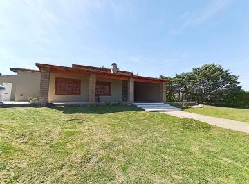 Casa · 450m² · 4 Ambientes · 3 Cocheras · Casa en Venta en El Barrio Parque Golf - Oportunidad