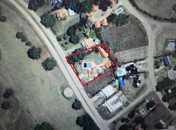 Casa · 450m² · 4 Ambientes · 3 Cocheras · Casa en Venta en El Barrio Parque Golf - Oportunidad