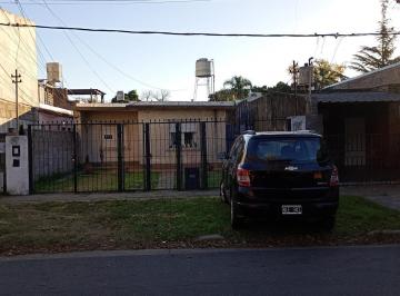 Casa · 133m² · 4 Dormitorios · 2 Cocheras · Venta - Casa Al Frente E Interna - Pedro Lino Funes 452 - Empalme - Rosario