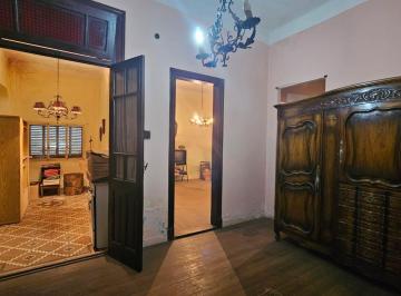 Casa · 208m² · 4 Ambientes · Venta Casa Lote Propio de 208 m² Aprox en Caseros