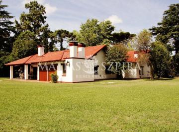 Quinta vacacional · 500m² · 5 Ambientes · 6 Cocheras · Casa en Barrio Parque Leloir 5 Ambientes 4300 m² Terreno