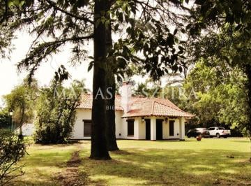 Quinta vacacional · 500m² · 5 Ambientes · 6 Cocheras · Casa en Barrio Parque Leloir 5 Ambientes 4300 m² Terreno