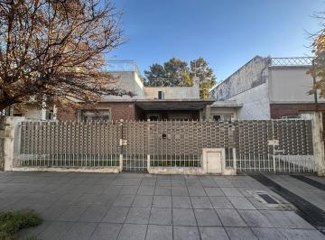 Casa · 100m² · 3 Ambientes · 2 Cocheras · Casa en Lote Propio con Cochera