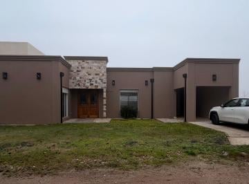 Casa de 4 ambientes, Cañuelas · Casa en Venta en Alejandro Petion Cañuelas